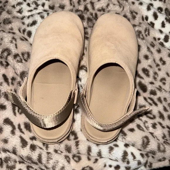UGG Tan Slingback Slippers - Picture 4 of 9
